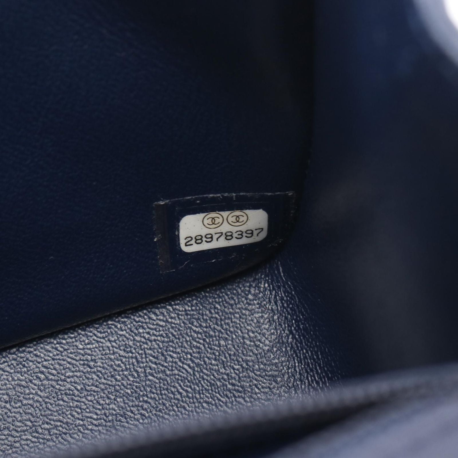 Chanel Shoulder Bag Minimatelasse Navy Lambskin — view 5