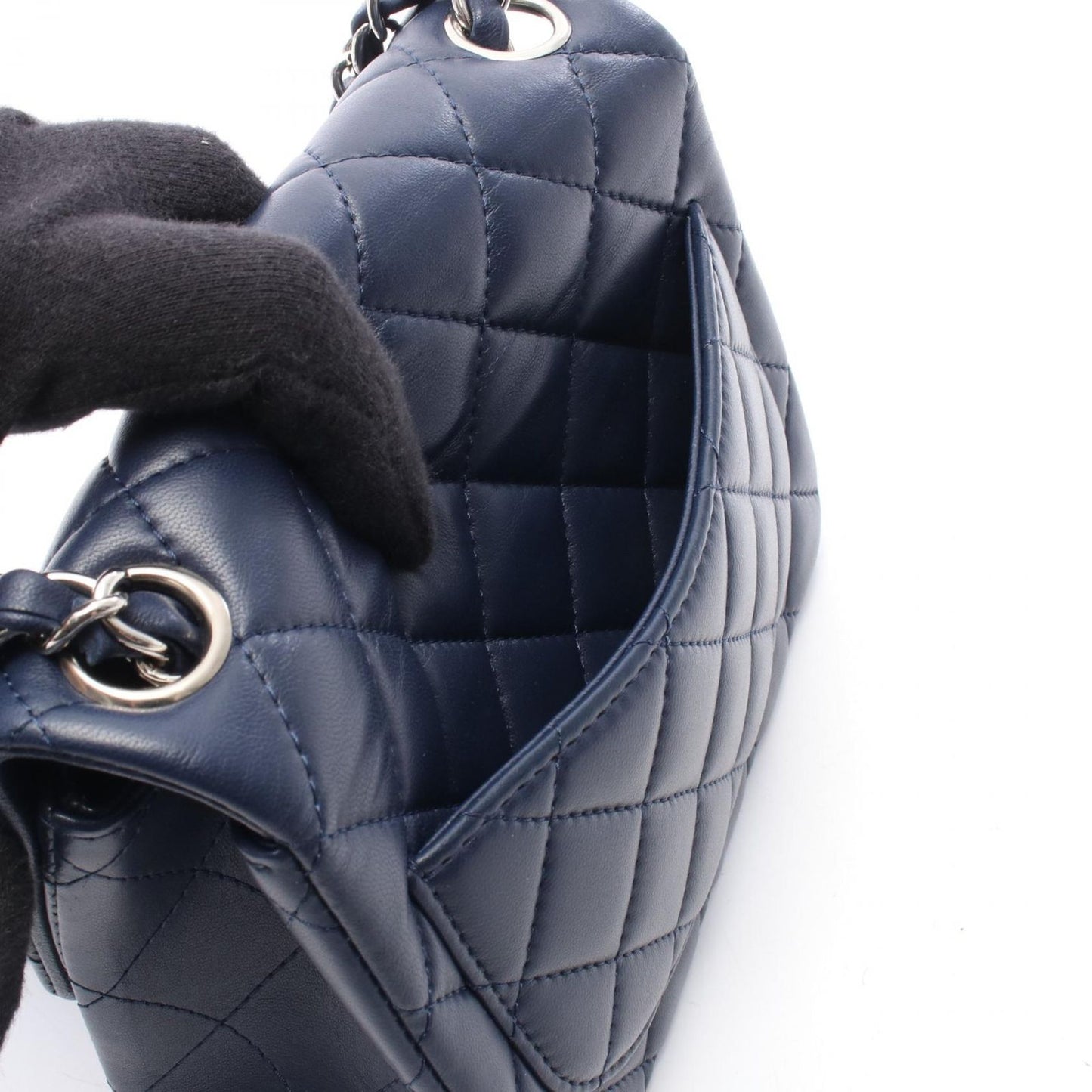 Chanel Shoulder Bag Minimatelasse Navy Lambskin — view 6