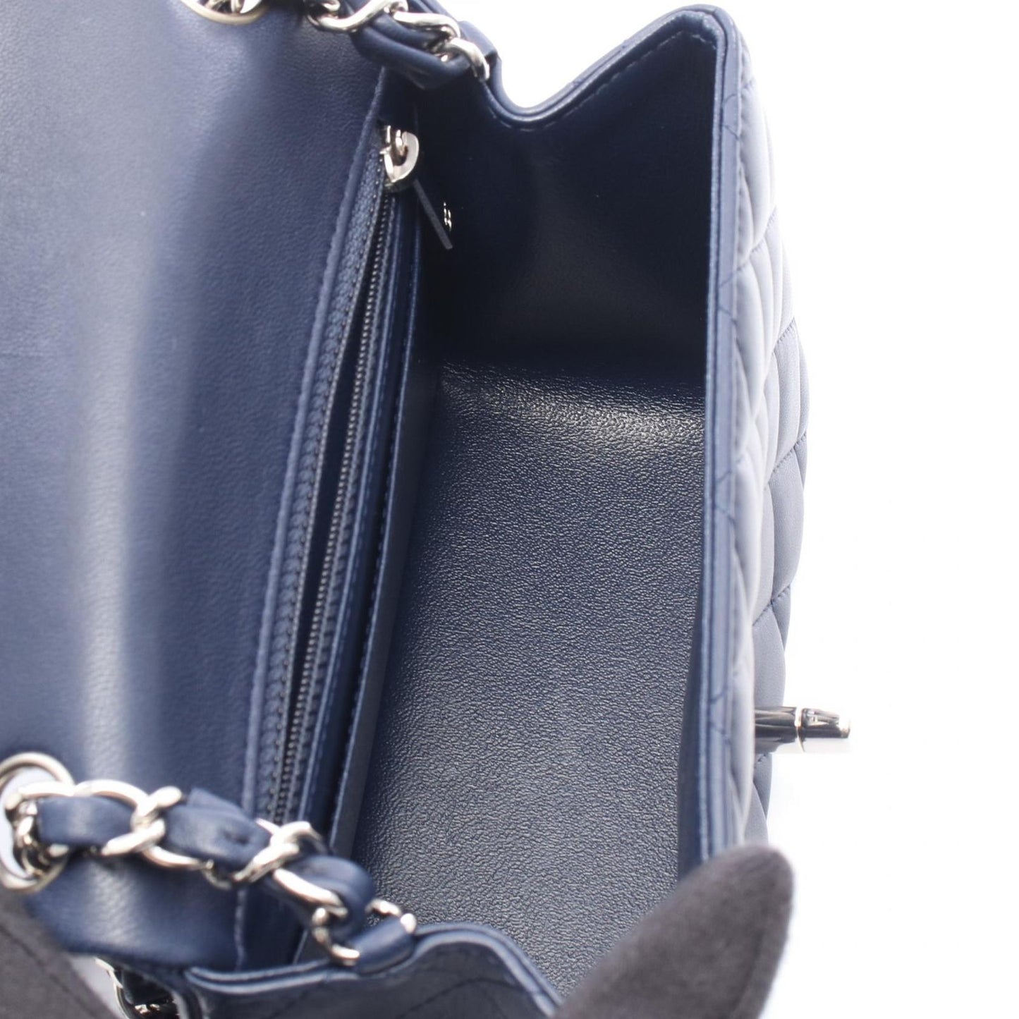 Chanel Shoulder Bag Minimatelasse Navy Lambskin — view 3