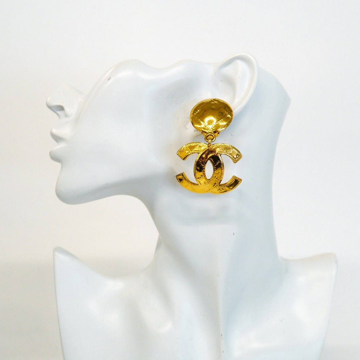 Chanel Earrings Vintage CC Logo Quilted Gold Plated — view 5