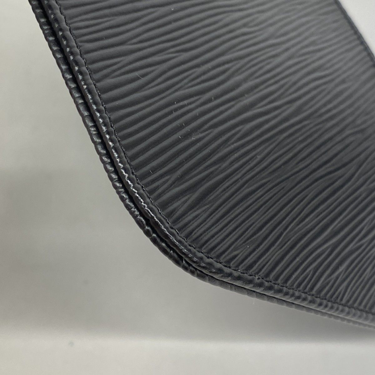 Louis Vuitton Handbag Epi Demilune Noir — view 6