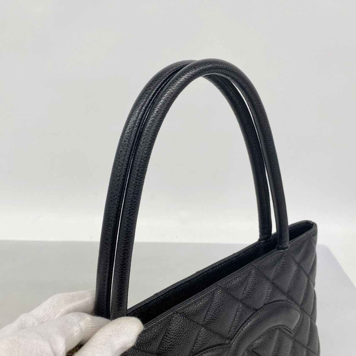 Chanel Tote Medallion Caviar Leather Black Gold — view 8