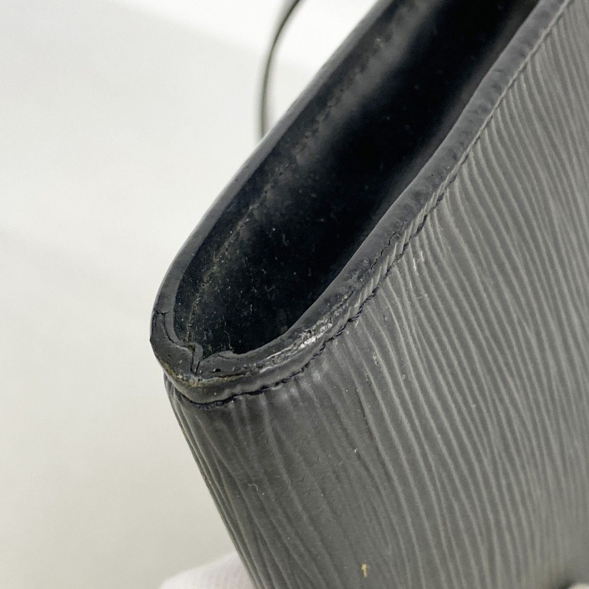 Louis Vuitton Pouch Epi Pochette Noir — view 9