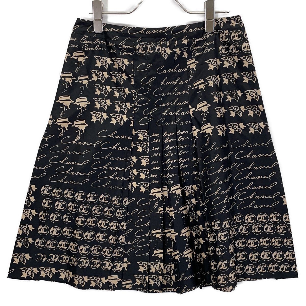 Chanel 06c Black Beige Silk 100 Camellia CC Logo Icon Print Pleats Midi Skirt 36