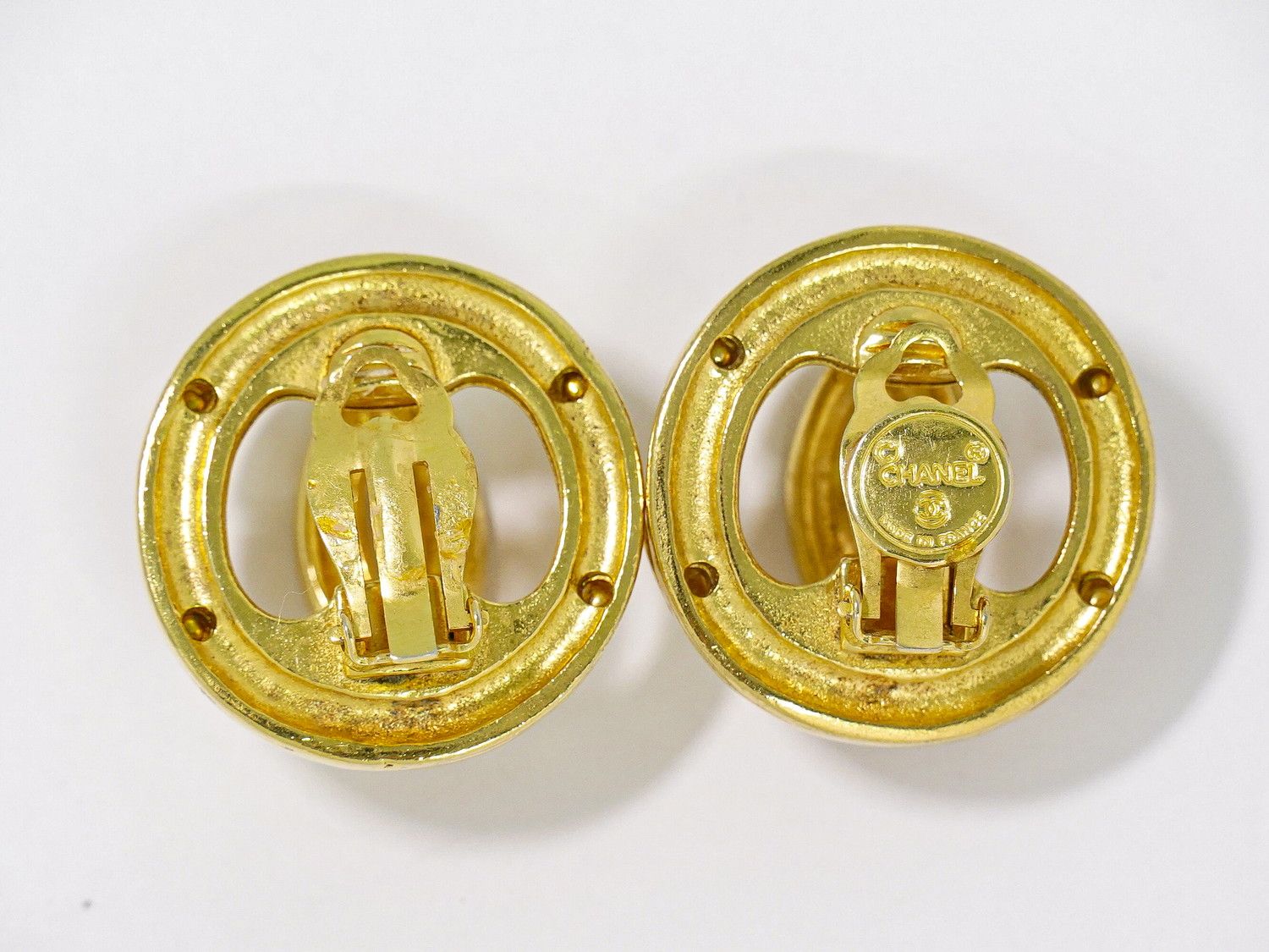 Chanel CC Logo Earrings Gold Plated — view 2