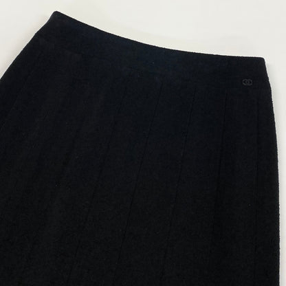 Chanel Tweed Tight Skirt CC Logo 38 Black — view 3