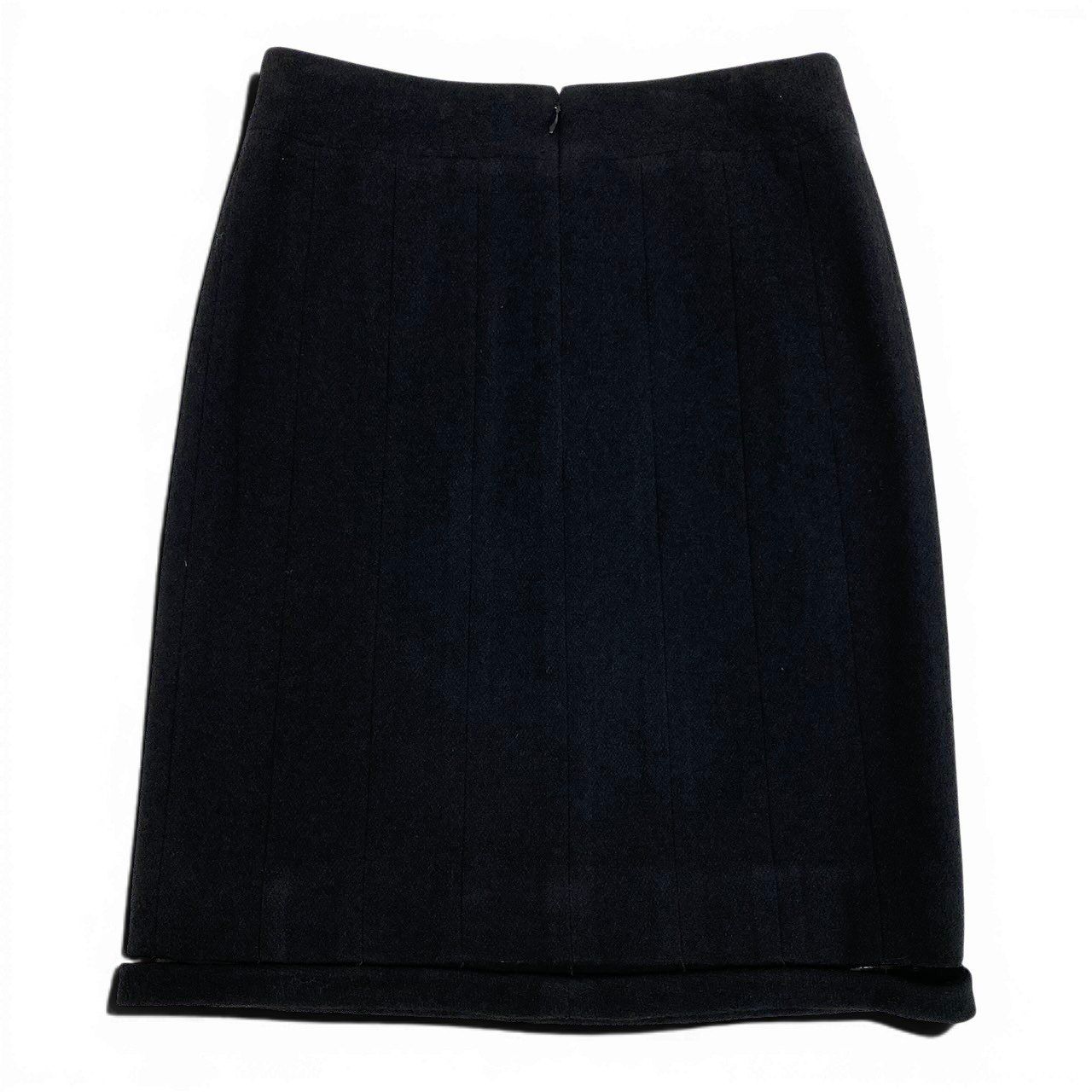 Chanel Tweed Tight Skirt CC Logo 38 Black — view 2