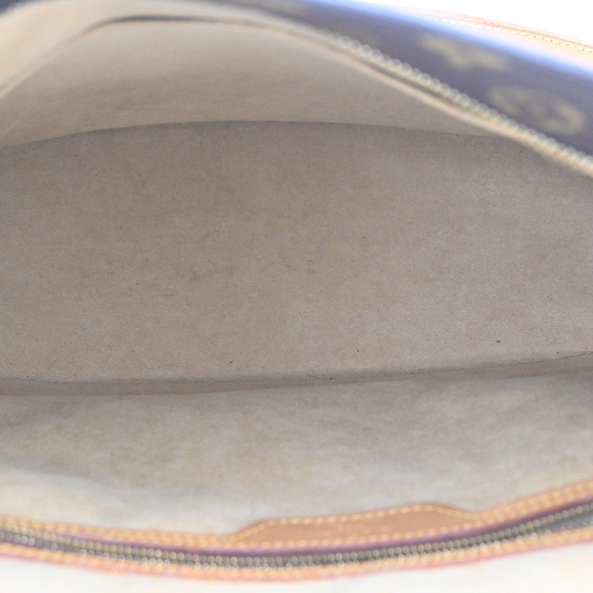 Louis Vuitton Babylon Shoulder Bag Monogram Leather — view 9