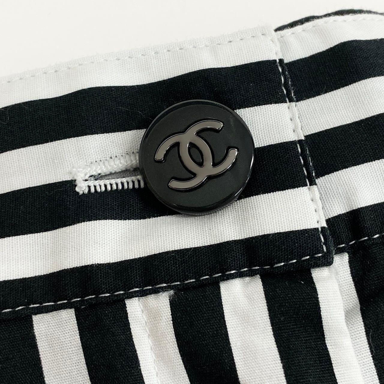 Chanel Kept Trousers Pants Rhinestone CC Logo Stripe 34 White Black — view 7