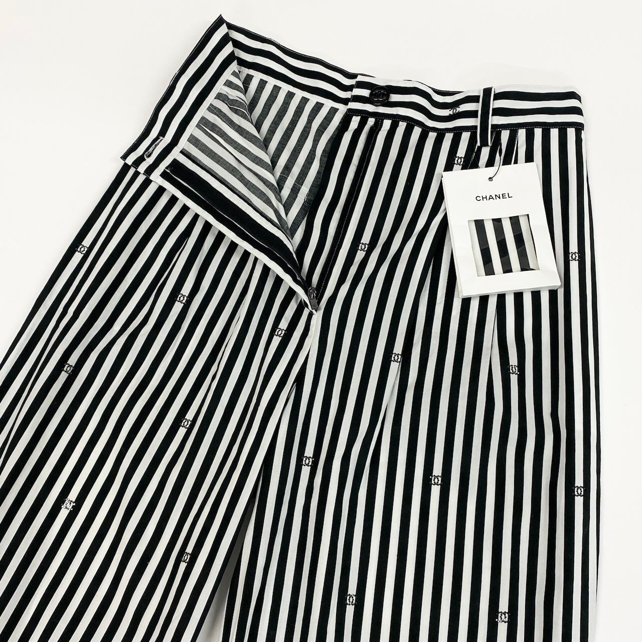 Chanel Kept Trousers Pants Rhinestone CC Logo Stripe 34 White Black — view 3