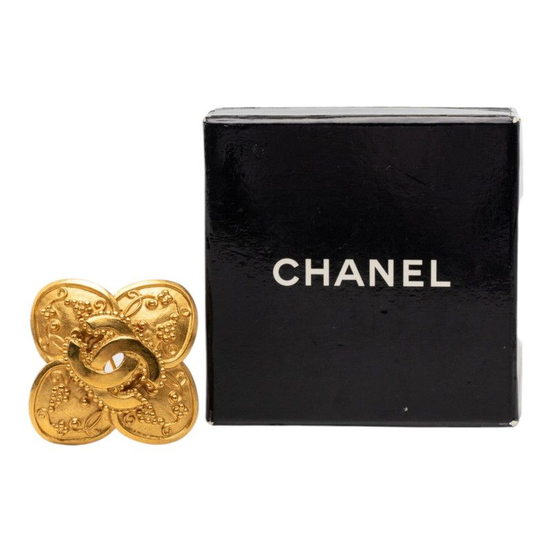 Chanel CC Logo Vintage Gold Plating 1 Brooch — view 4