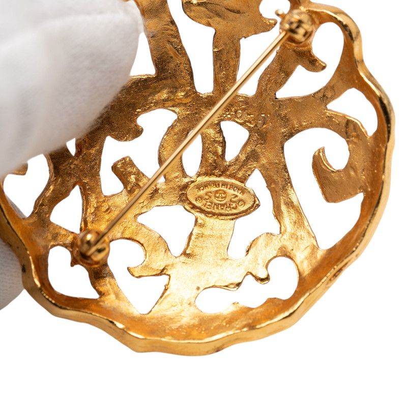 Chanel CC Logo Vintage Gold Plating 1 Brooch — view 3