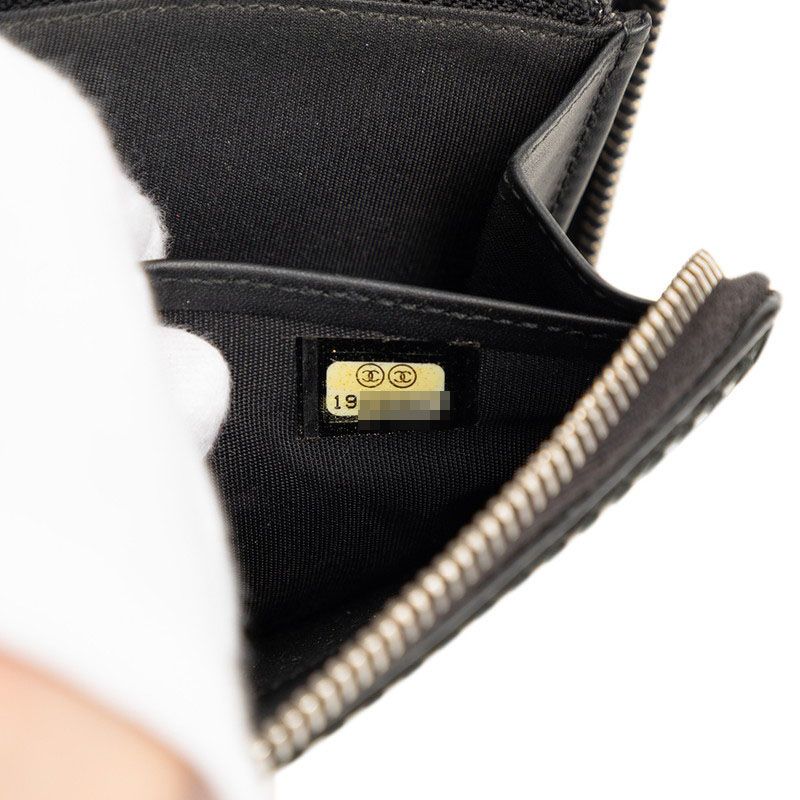 Chanel CC Logo Wallet Black Patent Leather — view 7