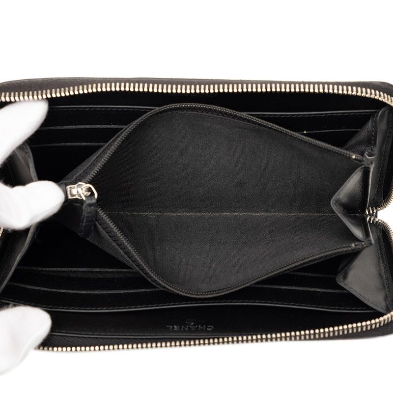 Chanel CC Logo Wallet Black Patent Leather — view 5