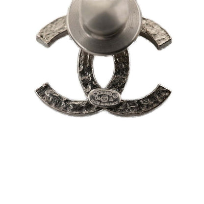 Chanel CC Logo 04 Silver tale Line Strike 1 Brooch — view 3