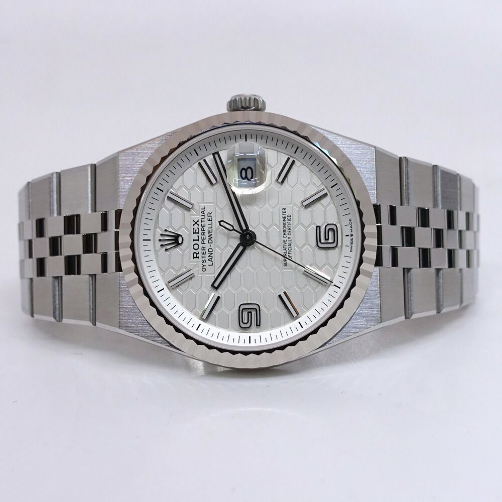 Rolex Land White Dial Honeycomb Motif Flat Jubilee — view 3