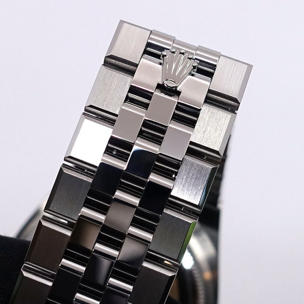 Rolex Land White Dial Honeycomb Motif Flat Jubilee — view 6