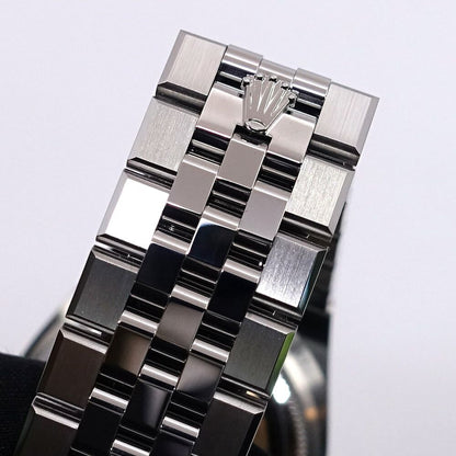Rolex Land White Dial Honeycomb Motif Flat Jubilee — view 6