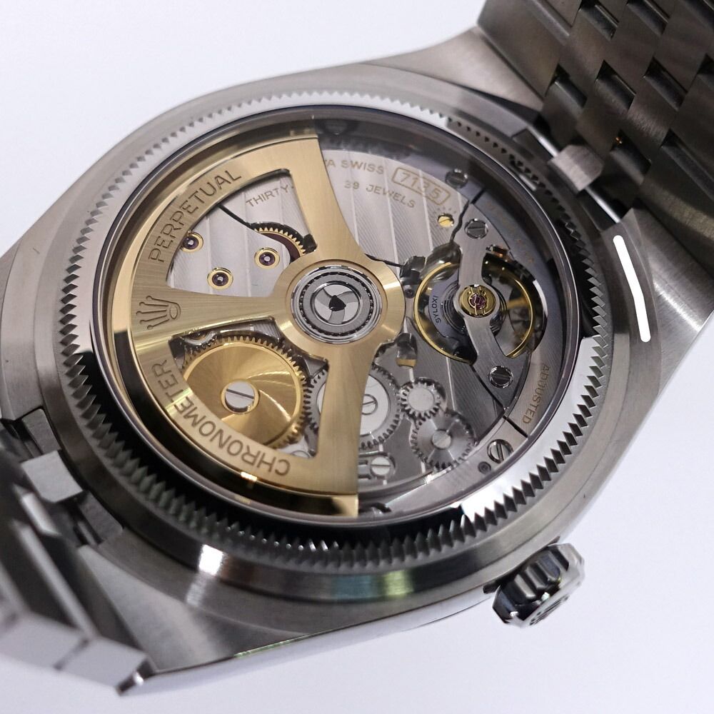 Rolex Land White Dial Honeycomb Motif Flat Jubilee — view 5