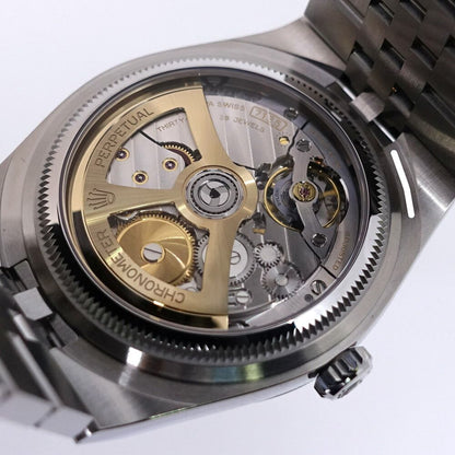 Rolex Land White Dial Honeycomb Motif Flat Jubilee — view 5