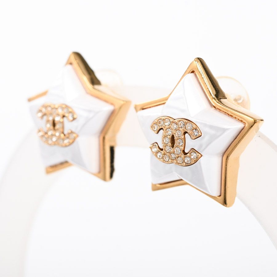Chanel Earrings Gold — view 2