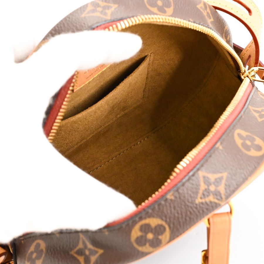 Louis Vuitton Shoulder Bag MM — view 4
