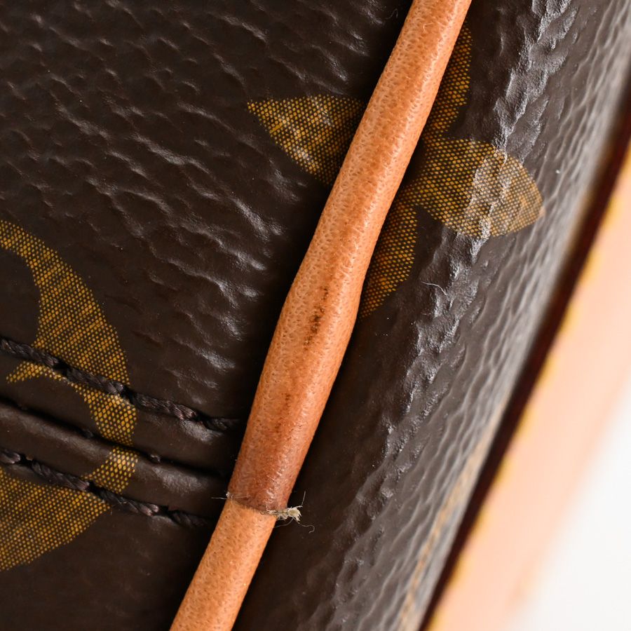 Louis Vuitton Shoulder Bag MM — view 9