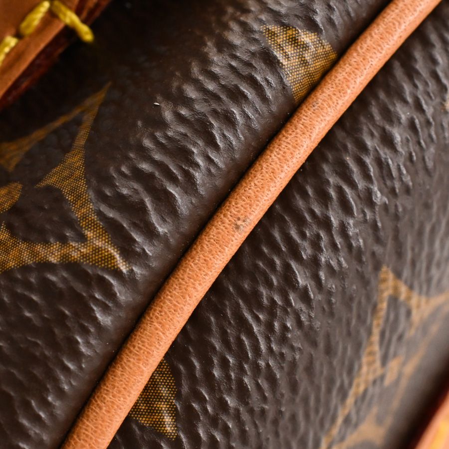 Louis Vuitton Shoulder Bag MM — view 8