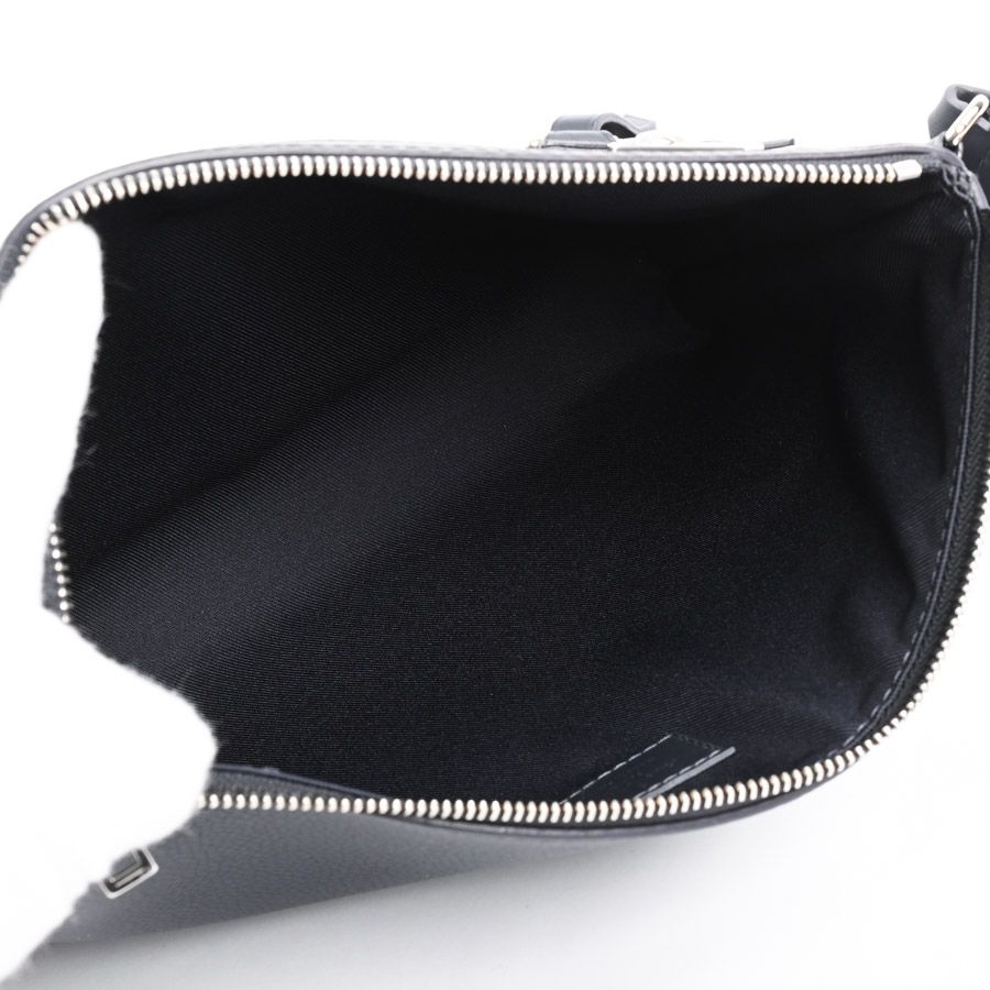 Louis Vuitton Clutch Takeoff Pouch — view 4