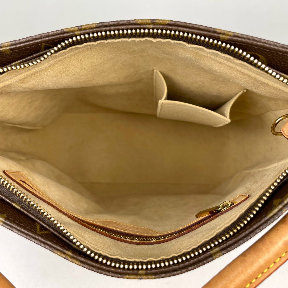 Louis Vuitton GM Shoulder Bag Monogram Brown — view 8