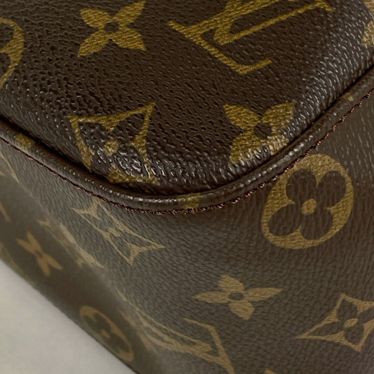 Louis Vuitton GM Shoulder Bag Monogram Brown — view 3