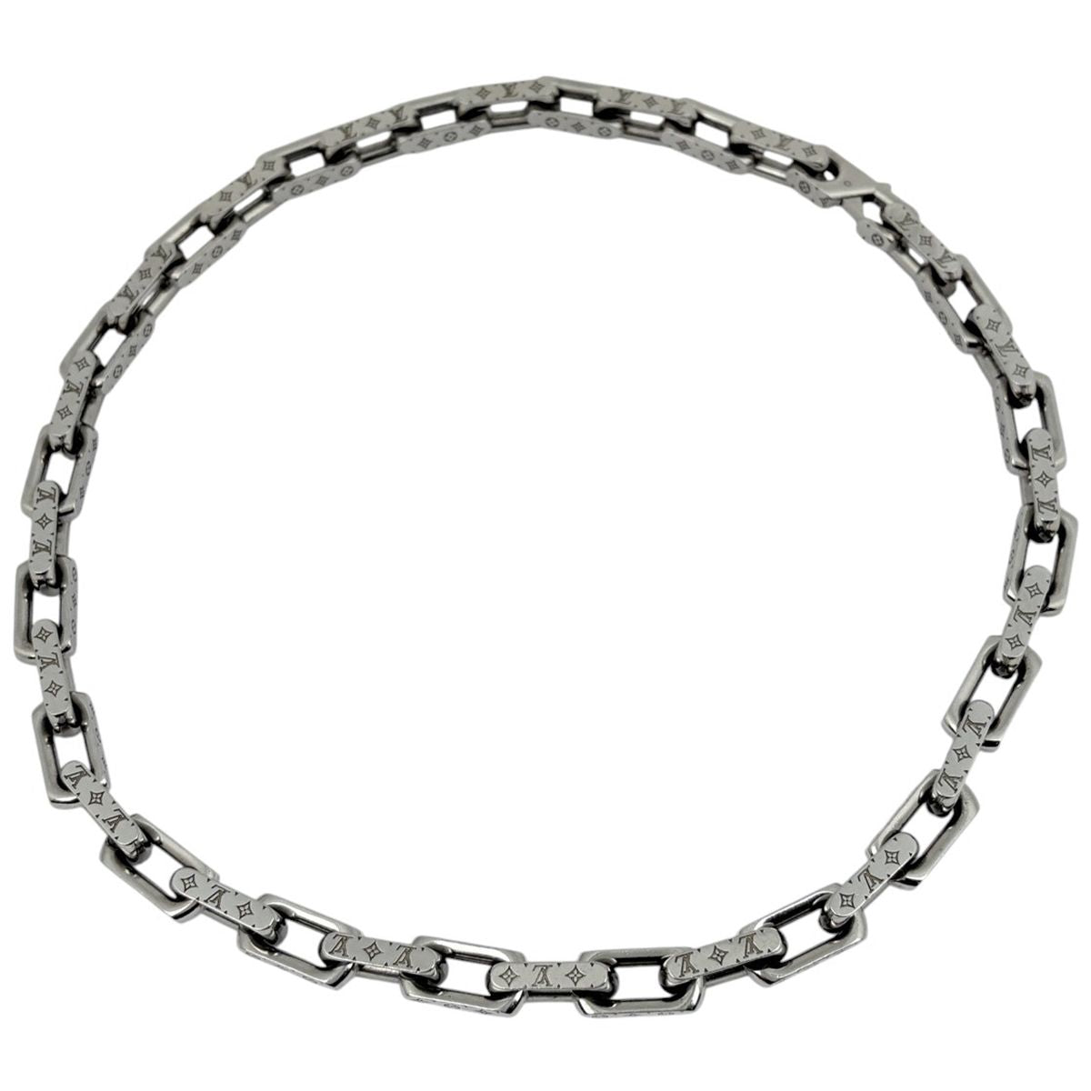 Louis Vuitton Che Monogram Necklace Tale Silver