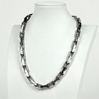Louis Vuitton Che Monogram Necklace Tale Silver — view 4