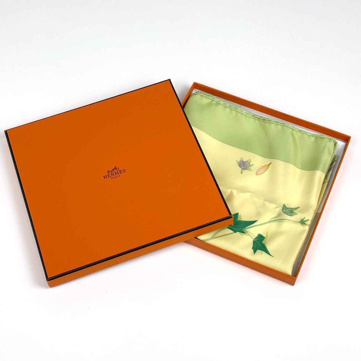Hermes Carre 90 Des Fleurs Pour Dire Scarf Silk togreen Yellow — view 4