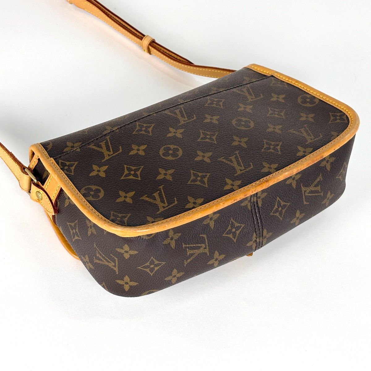 Louis Vuitton Sologne Crossbody Shoulder Bag Monogram Brown — view 2