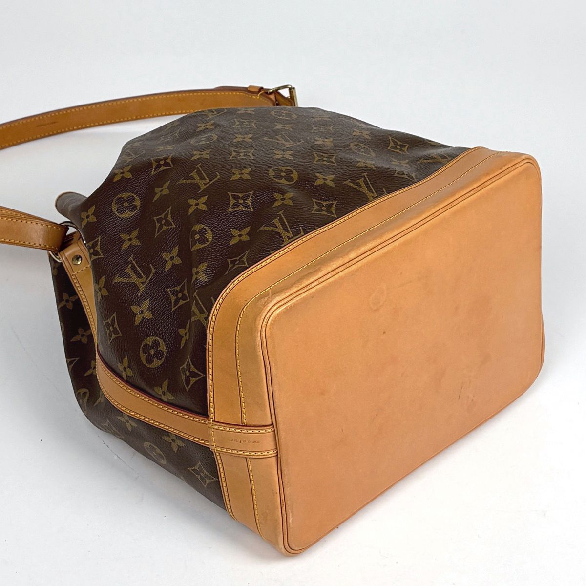 Louis Vuitton Noe Shoulder Drawstring Bag Monogram Brown — view 2