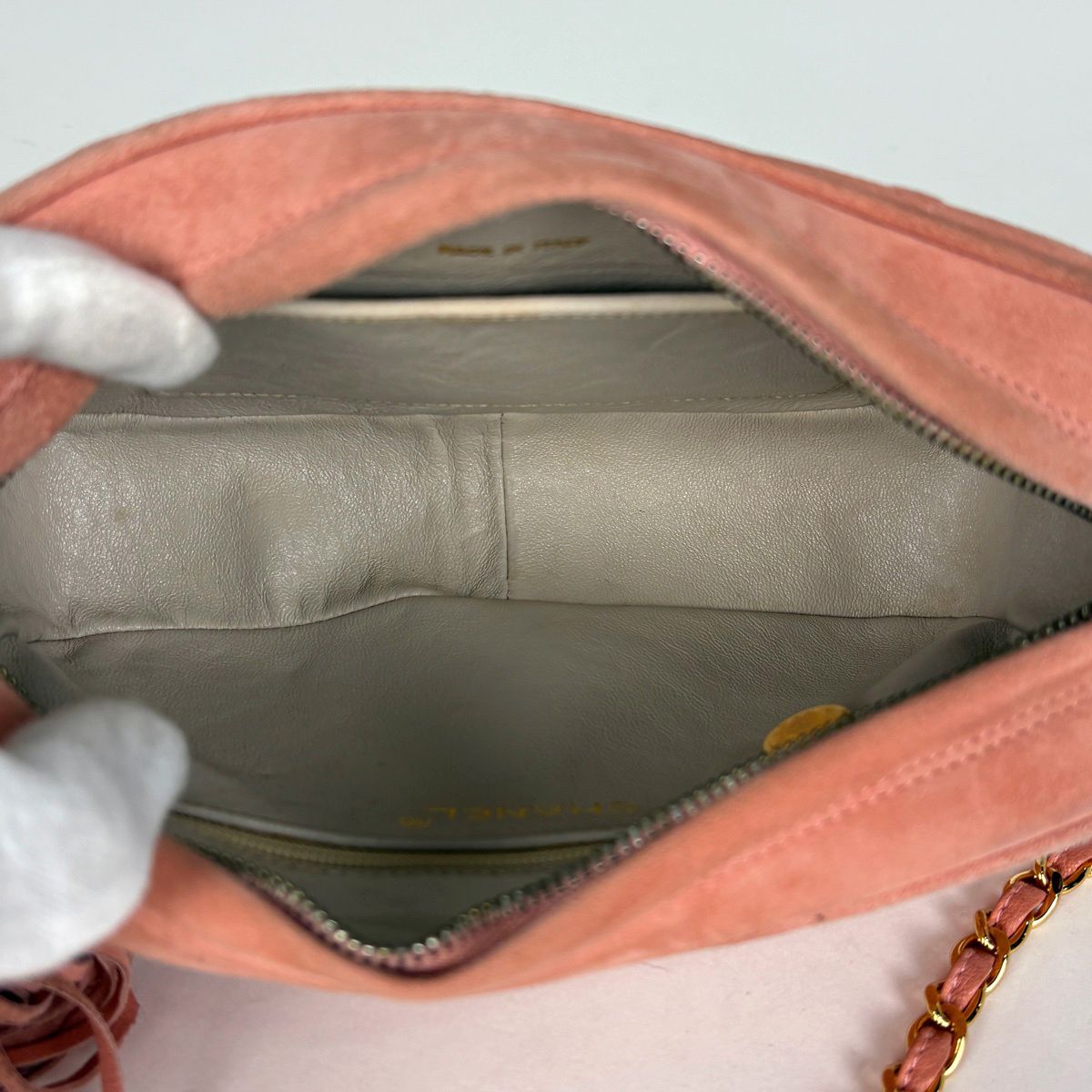 Chanel CC Logo Che Shoulder Bag Quilted Suede Pink — view 9