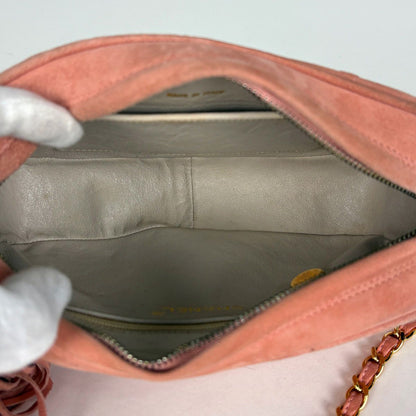 Chanel CC Logo Che Shoulder Bag Quilted Suede Pink — view 9