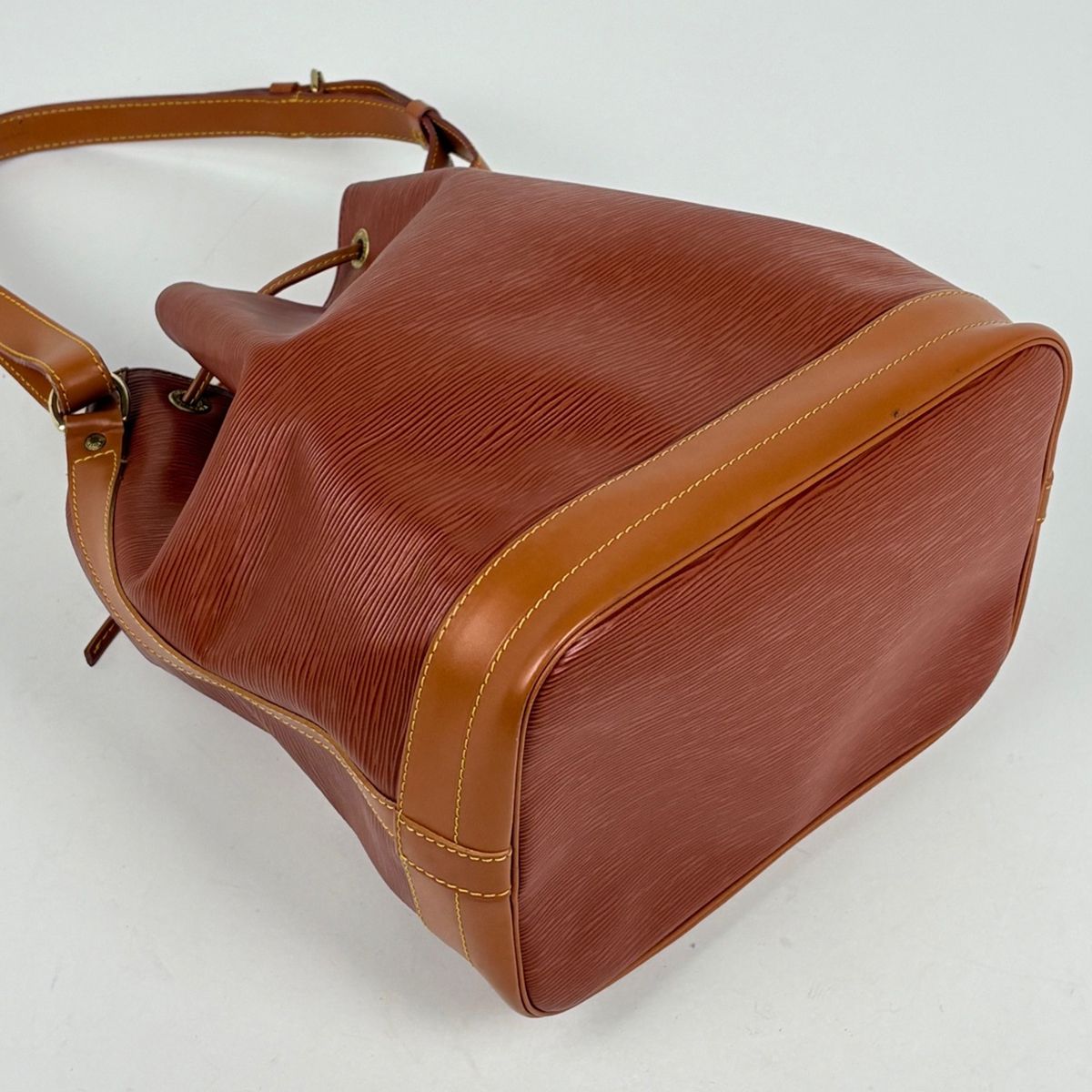 Louis Vuitton Shoulder Bag Purseshape Bag Epi Keabrown — view 2