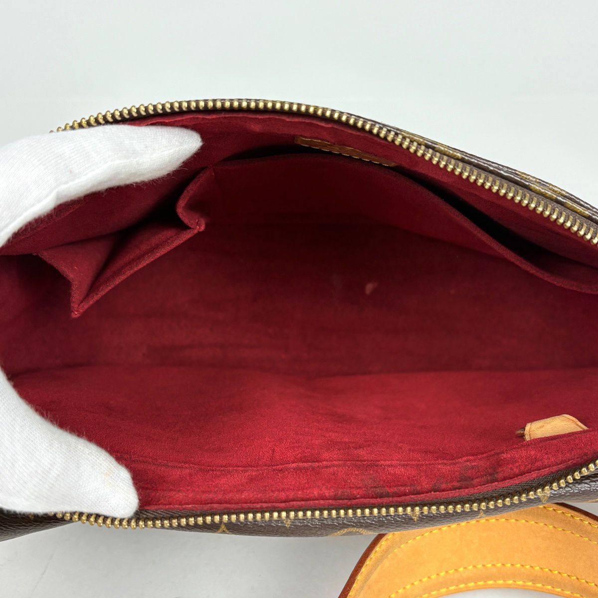 Louis Vuitton GM Shoulder Bag Monogram Brown — view 7