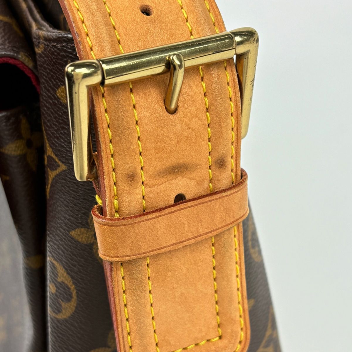 Louis Vuitton GM Shoulder Bag Monogram Brown — view 4