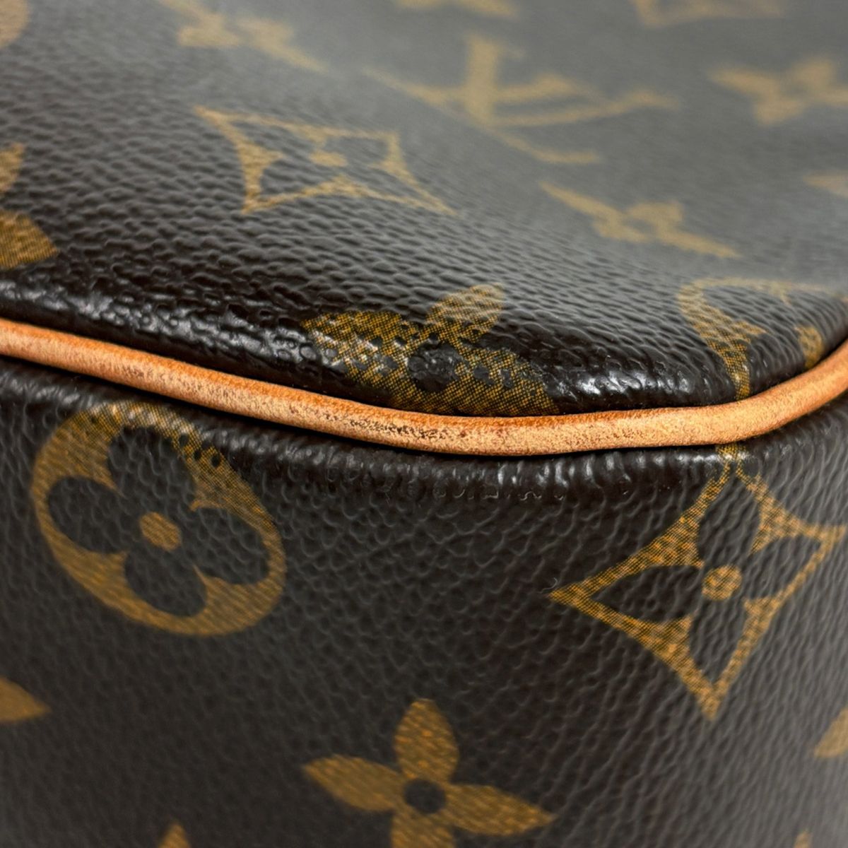 Louis Vuitton GM Shoulder Bag Monogram Brown — view 3