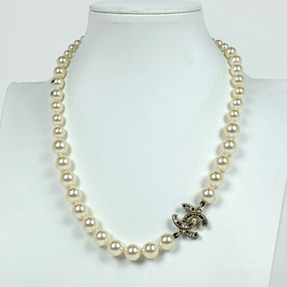 Chanel CC Logo ninepearl Necklace White — view 6