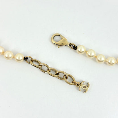 Chanel CC Logo ninepearl Necklace White — view 3