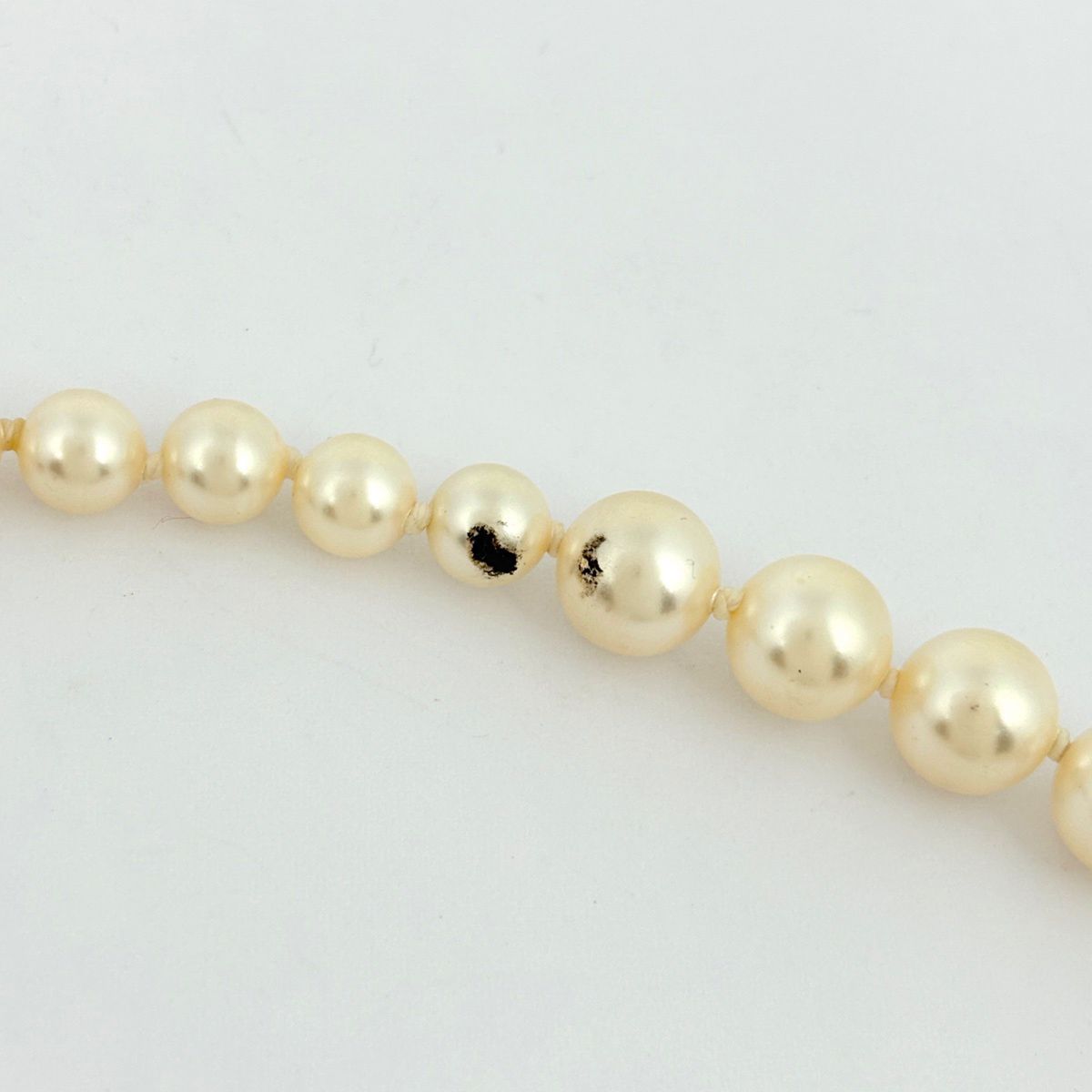 Chanel CC Logo ninepearl Necklace White — view 4