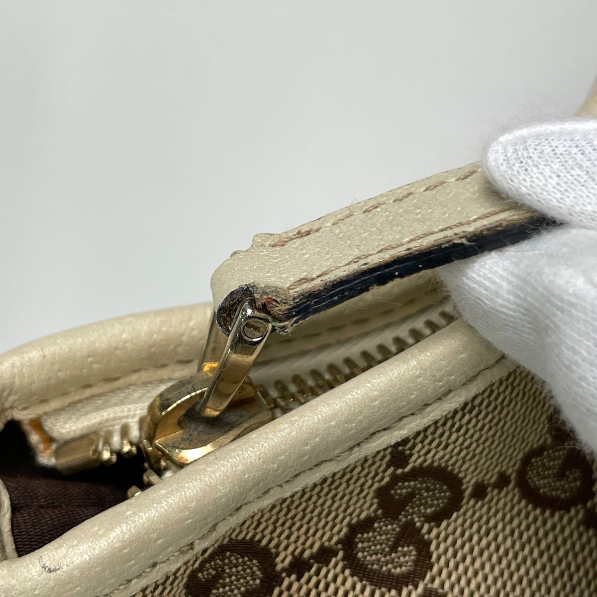 Gucci GG Pattern Shoulder Bag Abbey Canvas Beige — view 5