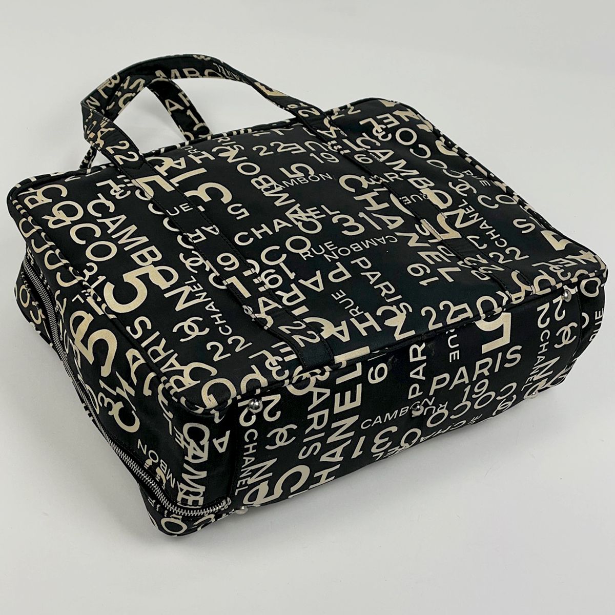 Chanel Tote Canvas Black White — view 2