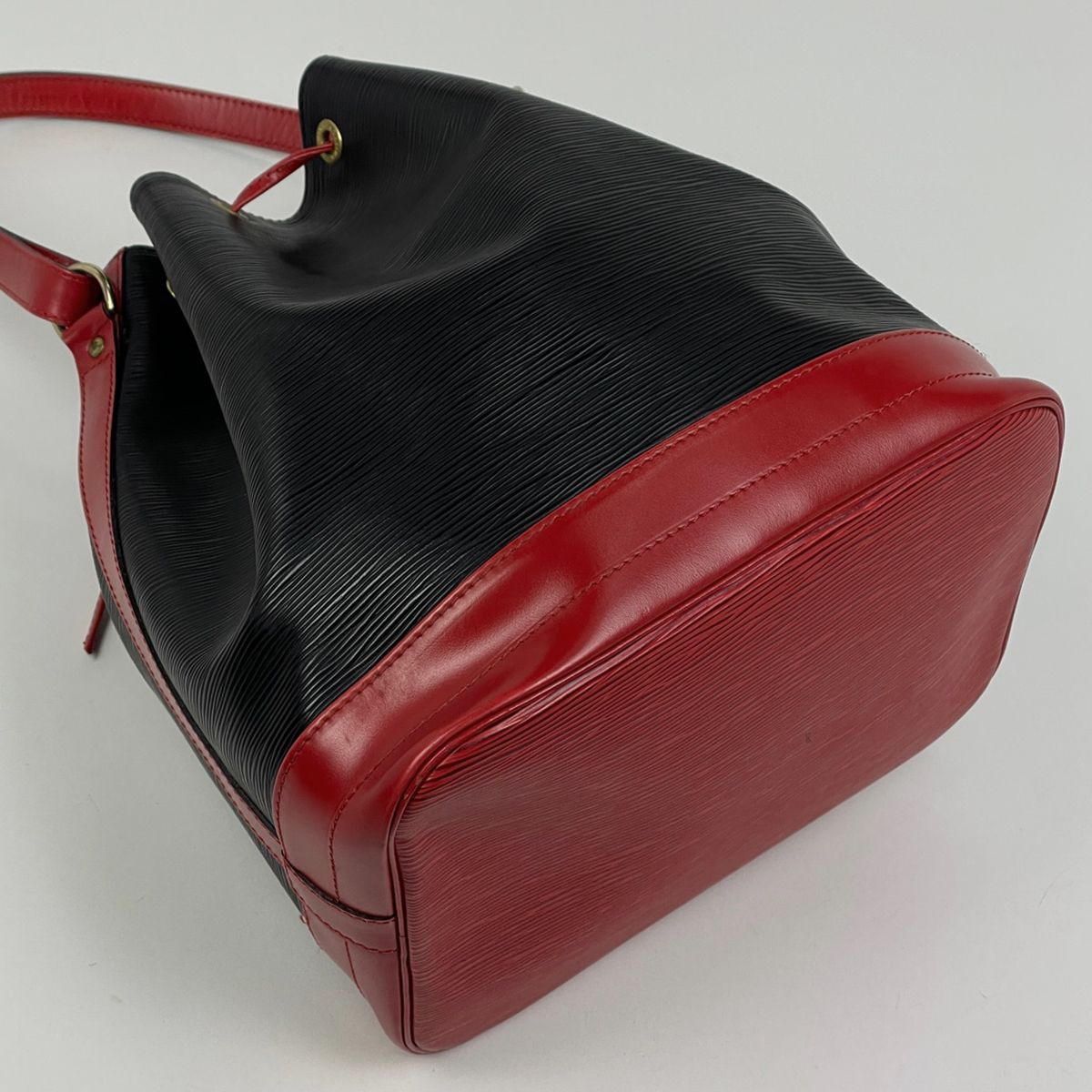 Louis Vuitton Purseshape Shoulder Bag Epi Noir — view 2