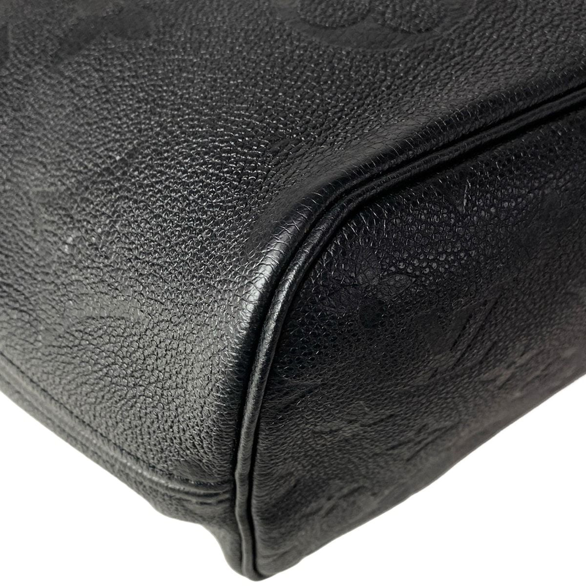 Louis Vuitton Tote Monogram Empreinte Neverfull MM Noir Leather Cowhide — view 6
