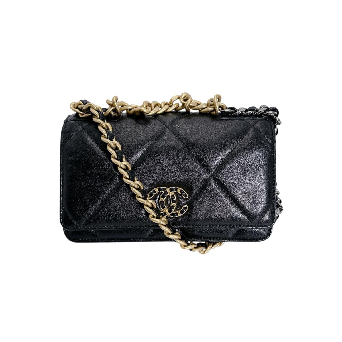 Chanel Lambskin Chain Wallet 19 Shoulder Bag Black